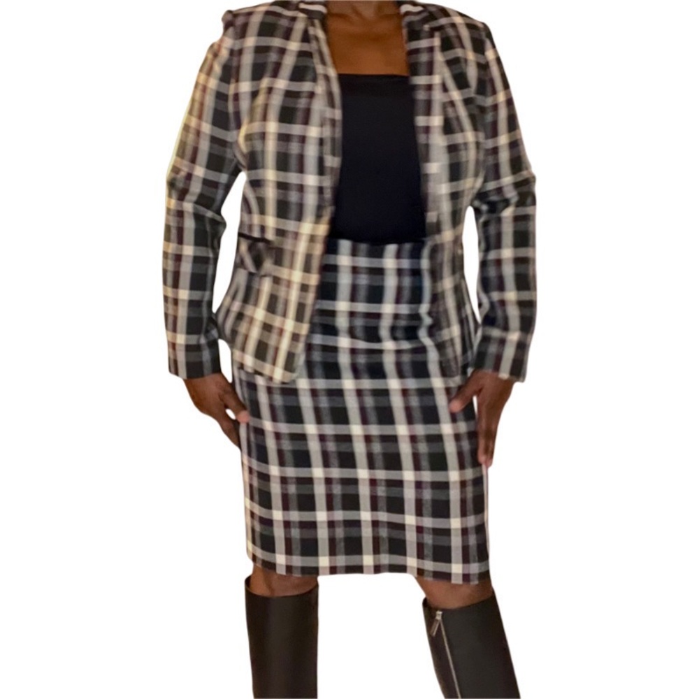 Tahari ASL Women's  plaid Blazer and Skirt suit. Blazer size 14/Skirt si…